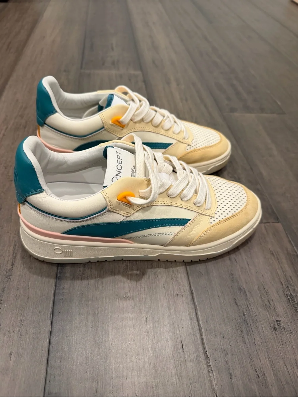 Oncept Cream & Teal Women's Low-Top Sneakers